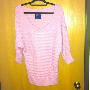 Sz Medium 3/4 sleeve light woven lavender pink knit top